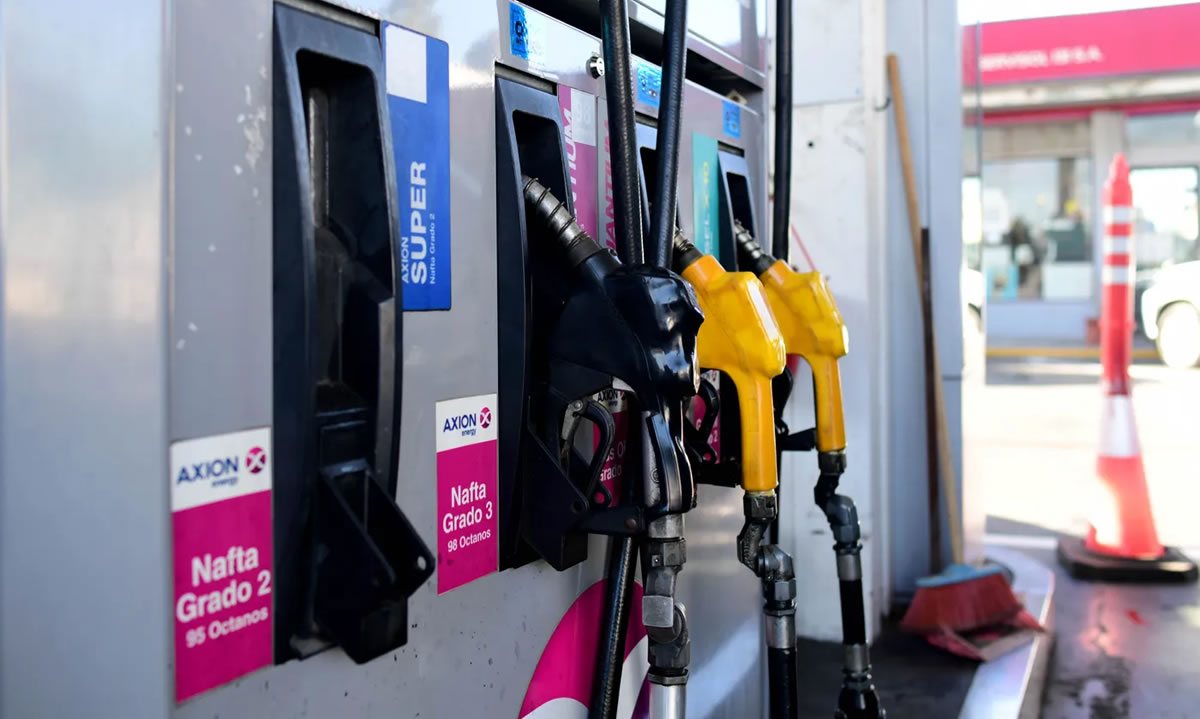 Nafta y gasoil: pese al alza internacional, los combustibles locales siguen por debajo de los valores de la región