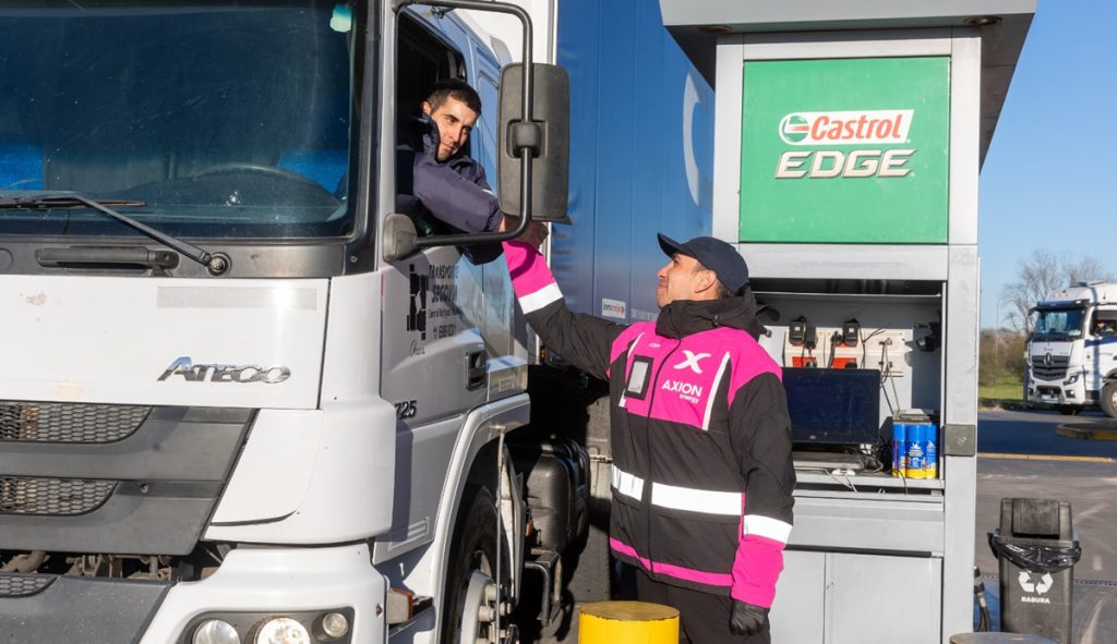 AXION energy elimina las tarjetas y lanza un TAG inteligente para cargar combustible