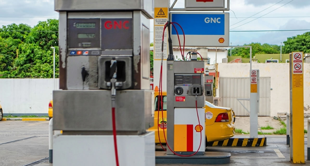 Crece la migración de surtidores de GNC a combustibles líquidos ante la caída de la demanda