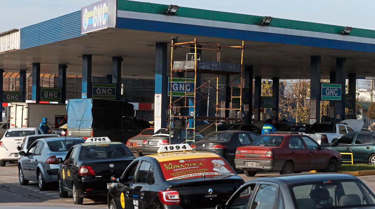 El Congreso busca cambiar las reglas del GNC para evitar que las Estaciones de Servicio vuelvan a quedar sin suministro