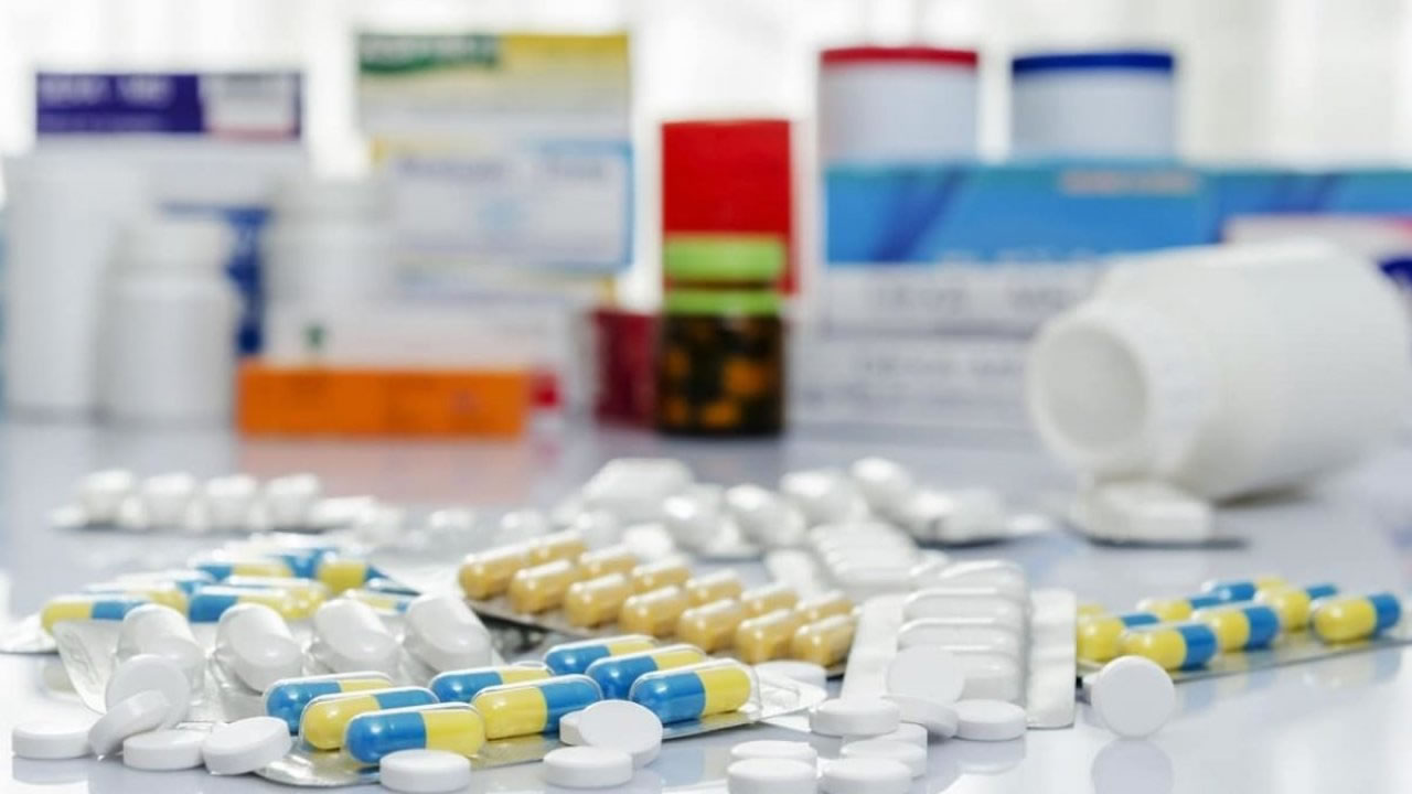 Estacioneros descartan vender medicamentos y defienden el rol de las farmacias