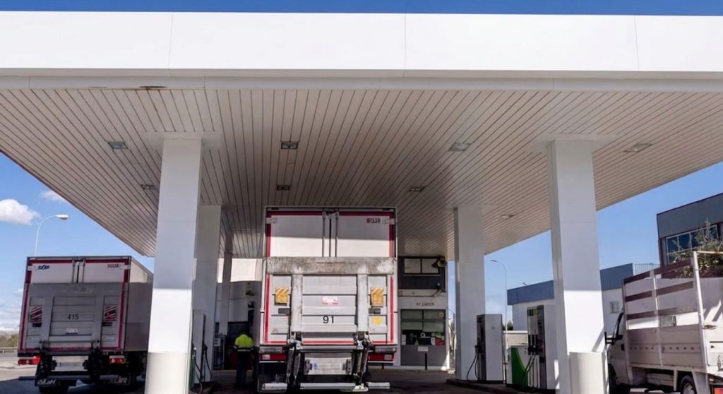 Efecto Buffer: La suba de los combustibles mayoristas reduce el margen de acción de las Estaciones Blancas