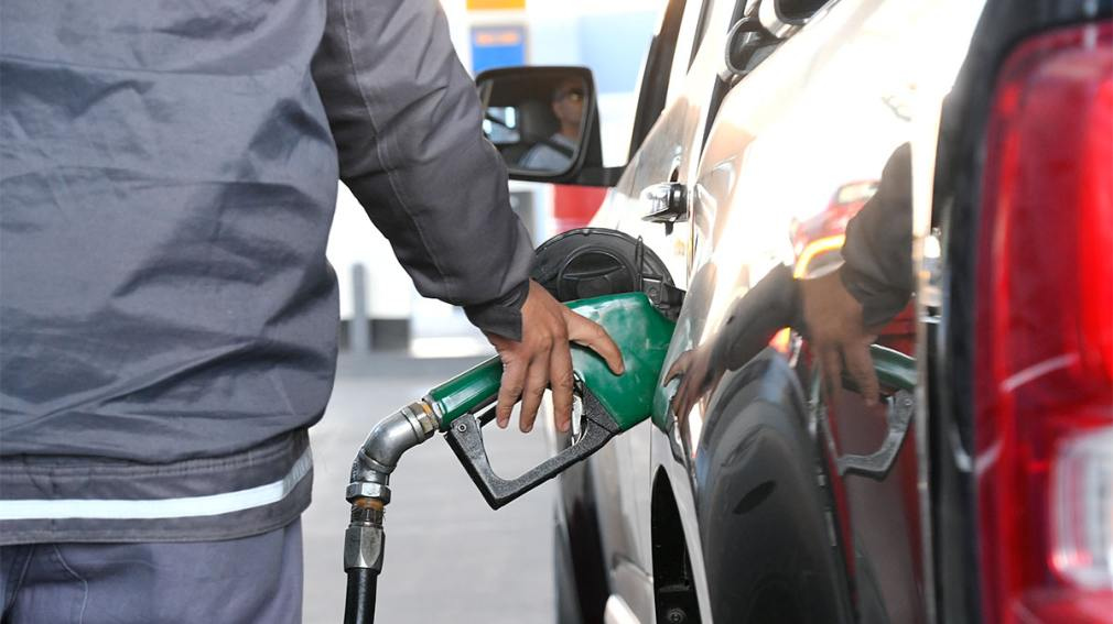 La venta de combustibles encadena cinco meses de retroceso