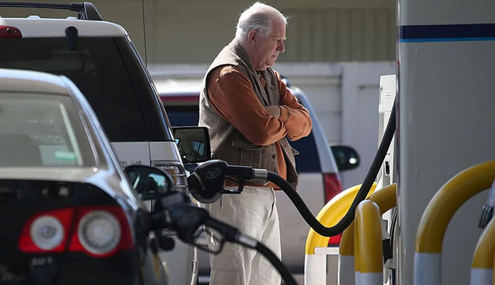 Las petroleras ya no preguntan qué piensa el cliente: ahora analizan qué hace