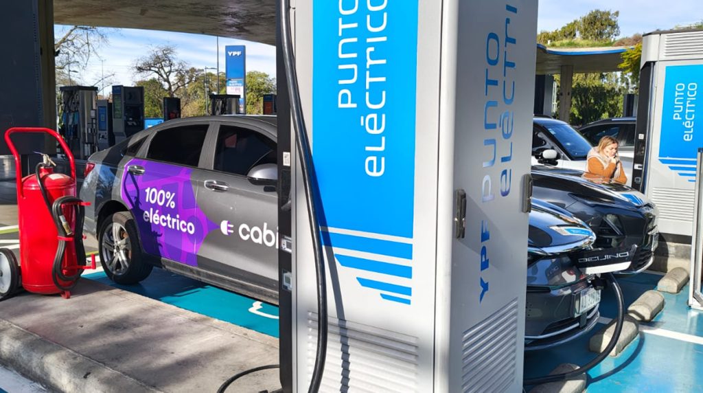 Autos eléctricos: el Congreso impulsa cambios para que las estaciones lleguen preparadas