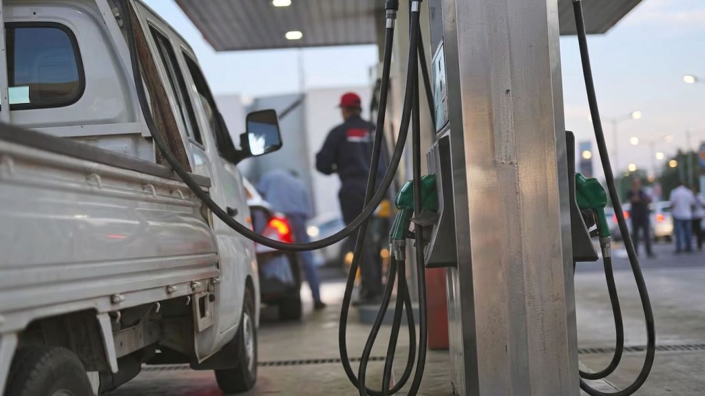 El Gobierno volvió a postergar una parte de los  impuestos a los combustibles para contener los precios
