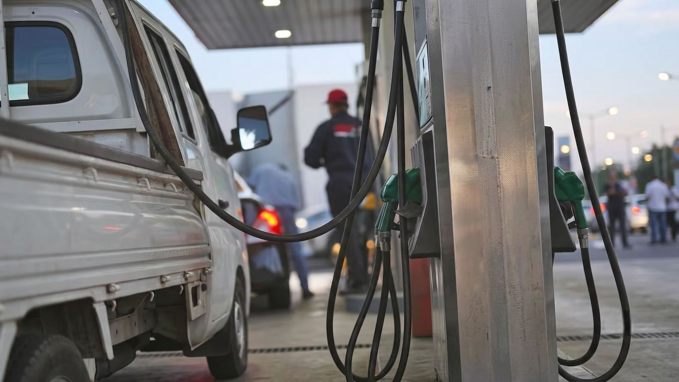 El Gobierno volvió a postergar una parte de los  impuestos a los combustibles para contener los precios