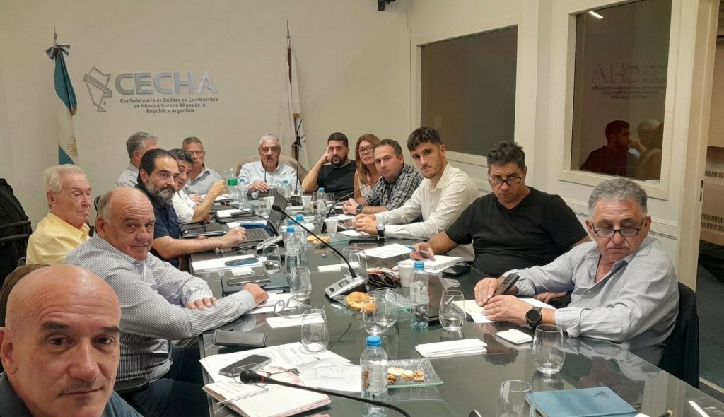 CECHA reunió a empresarios de todo el país para discutir el futuro de las Estaciones de Servicio