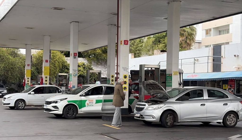 Estacioneros reclaman incentivos para el GNC y cuestionan los beneficios a vehículos eléctricos e híbridos