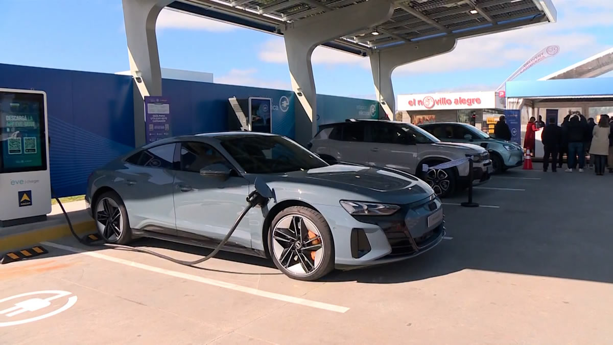 Estaciones de Servicio en alerta por el avance de los eléctricos que ya alcanzan el 43 por ciento de las ventas