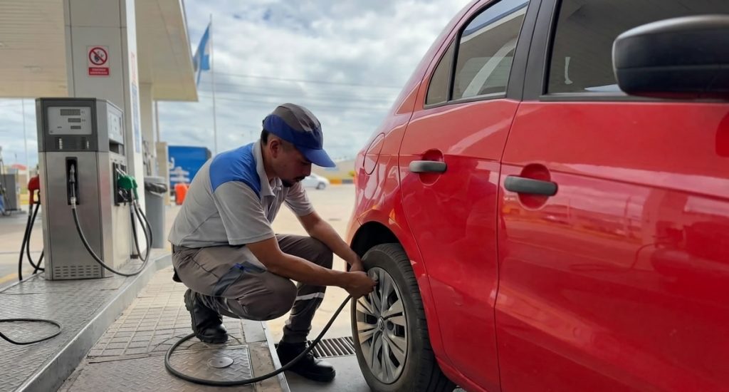 La diputada que exige a las estaciones que informen los precios de los combustibles presentó un polémico proyecto reclamando ofrecer gratis un servicio que hoy genera ingresos