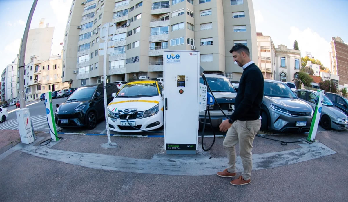 La movilidad eléctrica pone a prueba la disponibilidad de los cargadores en las rutas