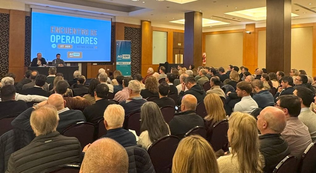 Más de 200 operadores de todo el país participaron del Encuentro de la AOYPF