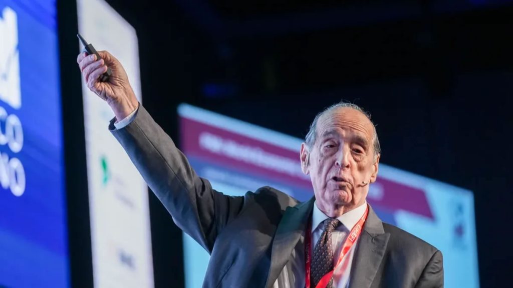Arriazu: “Bajará la demanda de naftas y crecerá mucho la de gasoil, GNC y GNL”