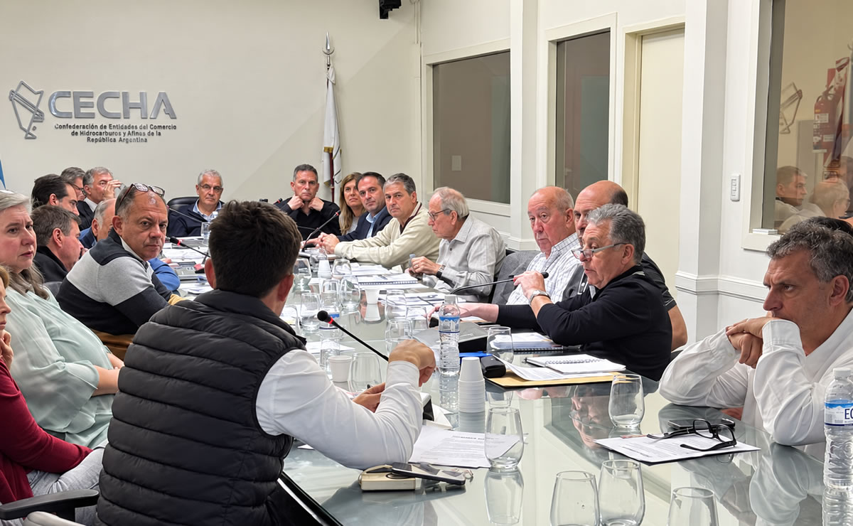 CECHA impulsa un frente común para afrontar los nuevos desafíos laborales de las Estaciones de Servicio