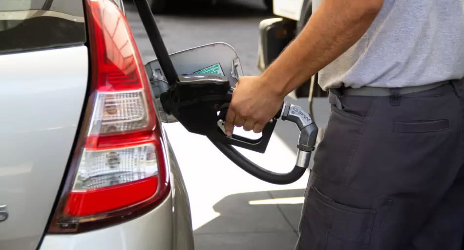 El Gobierno postergó hasta noviembre los aumentos pendientes de los impuestos a los combustibles