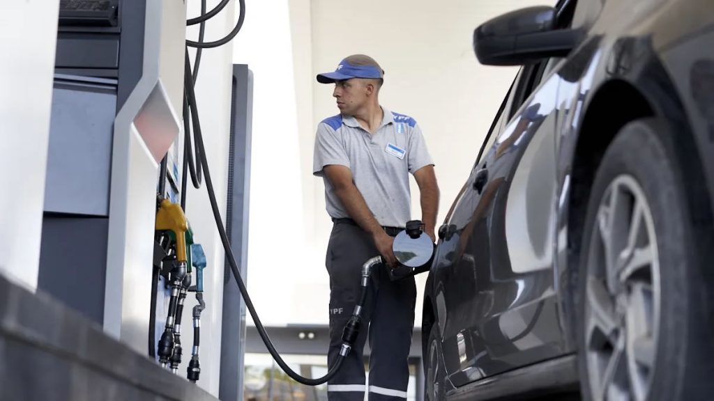 Estaciones de Servicio acordaron nuevos aumentos salariales hasta octubre