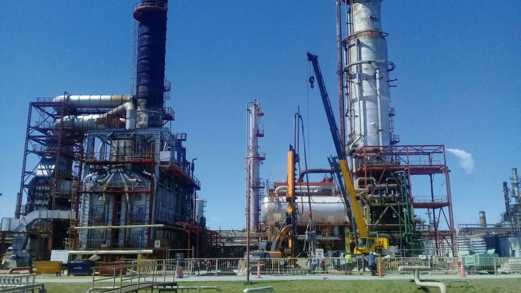 Las petroleras invierten en mejoras pero solo cuatro de cada diez esperan vender más en el mercado interno