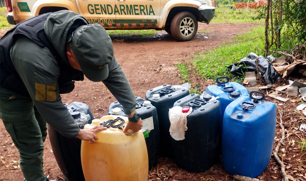 ARCA prohíbe sacar combustible en bidones por la frontera y los expendedores cuestionan la medida