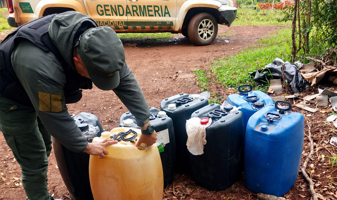 ARCA prohíbe sacar combustible en bidones por la frontera y los expendedores cuestionan la medida