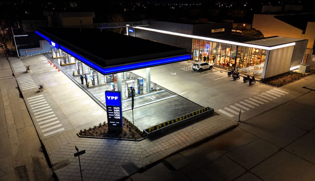 Cómo resolver la iluminación de una Estación de Servicio de punta a punta