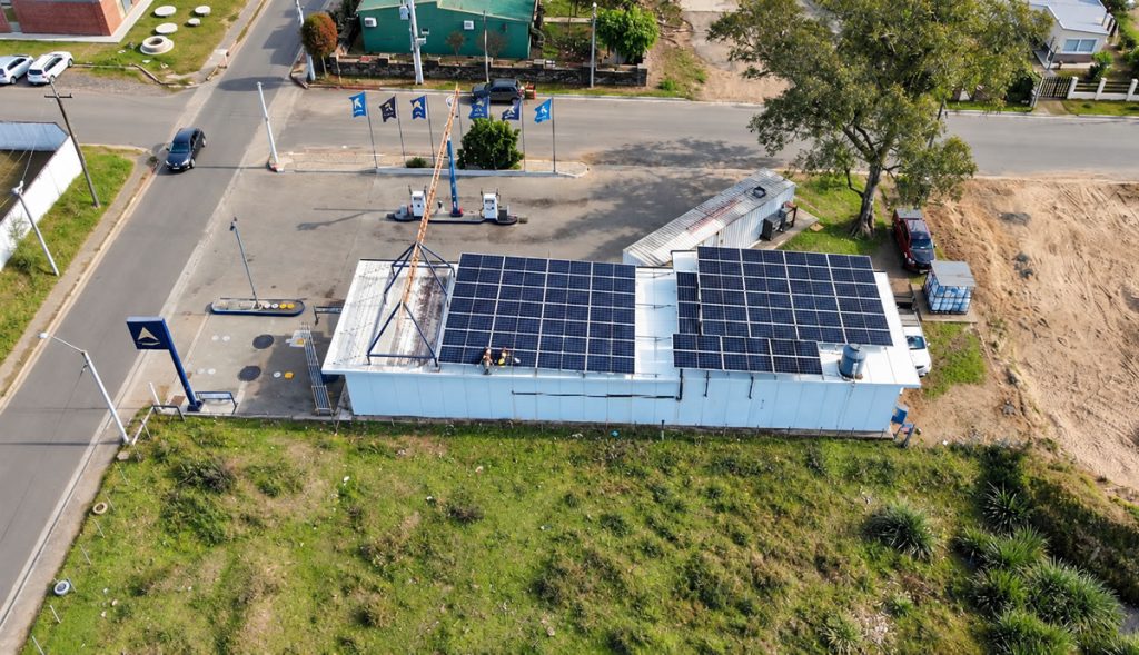 ¿Es posible bajar la facturación eléctrica de una Estación de Servicio con energía solar?