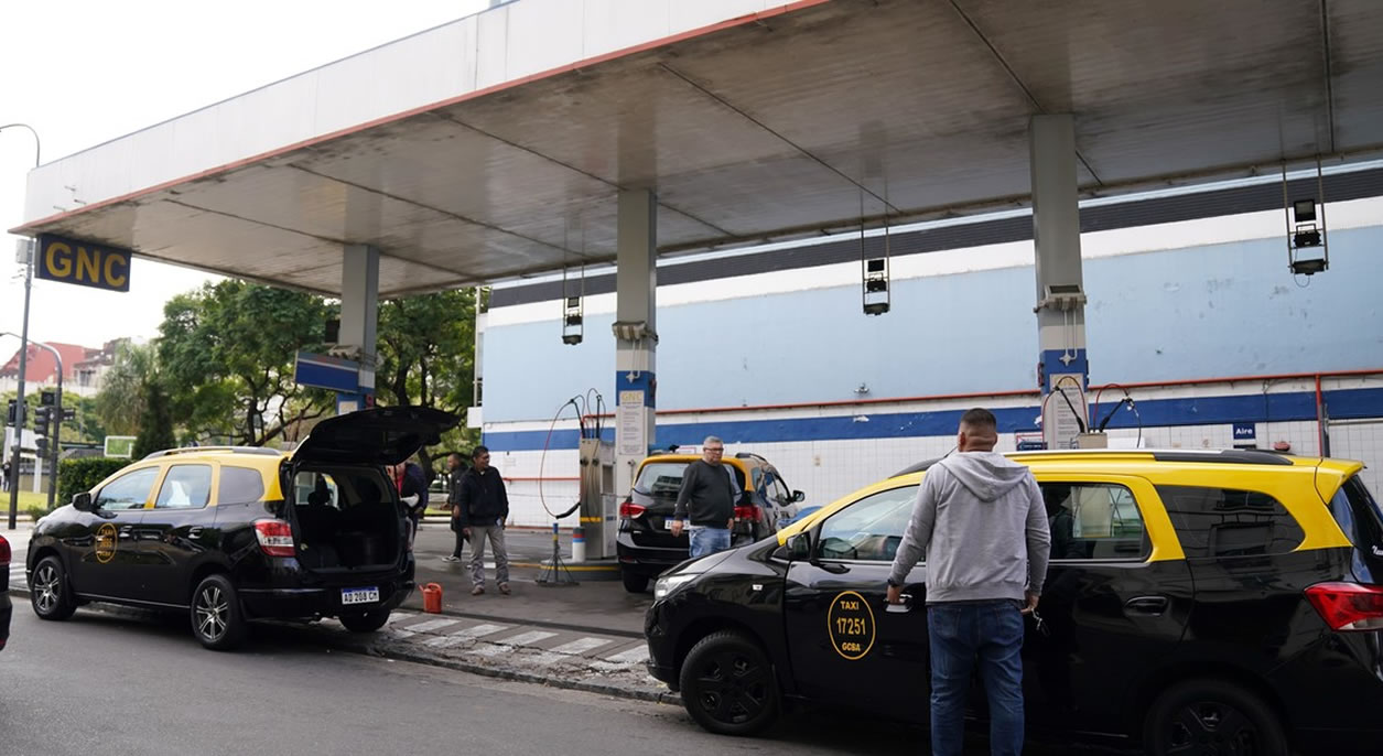 Estacioneros rechazan la prioridad de carga de GNC y advierten sobre más conflictos en las estaciones