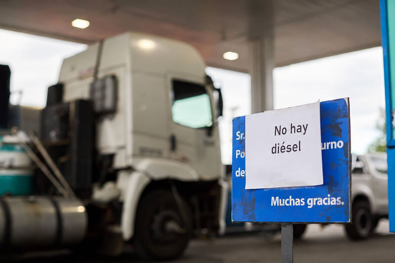 Estaciones blancas denuncian que reciben menos gasoil y a precios más altos